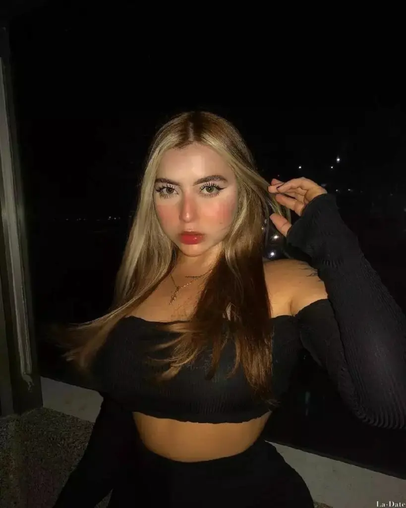 Estefania Profile image 4