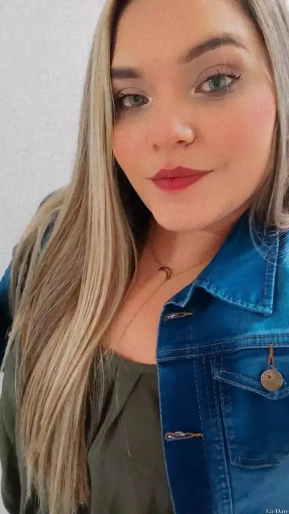 Alejandra Profile image 2