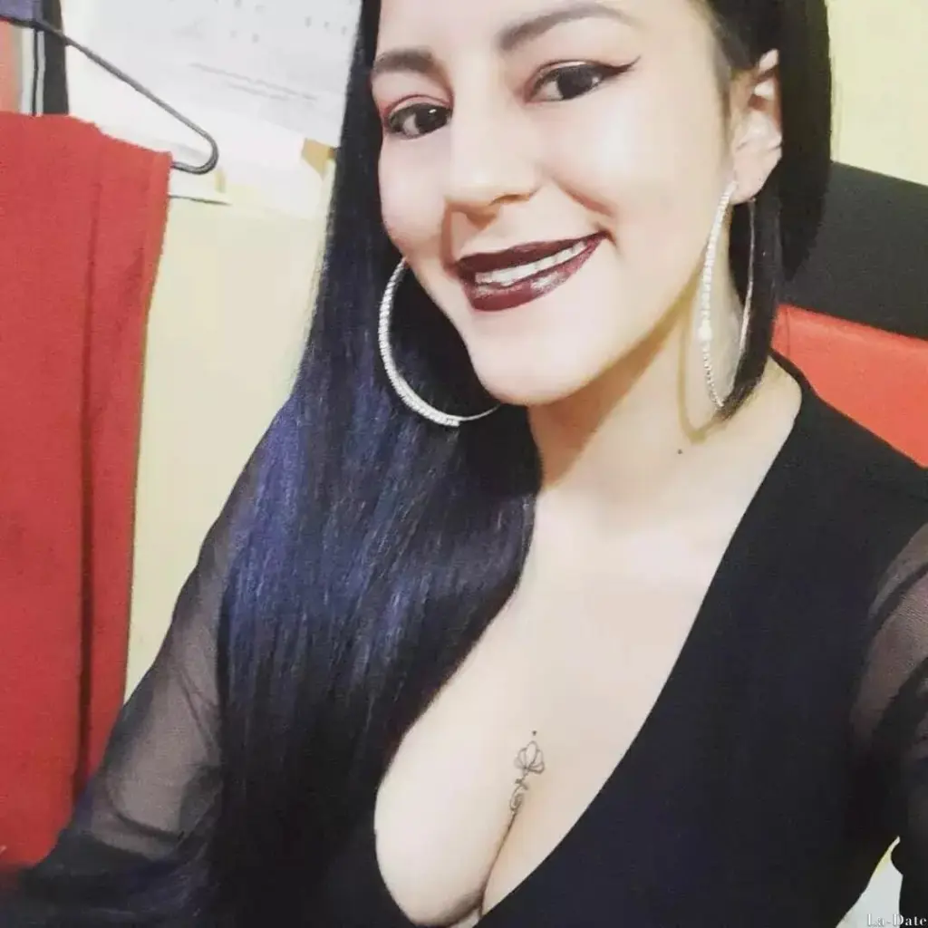 Manuela Profile image 3