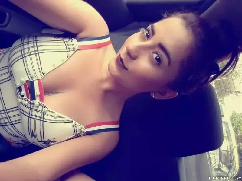 Valentina Profile image 4